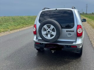 2015 Chevrolet Niva I Рестайлинг, серебристый, 665000 рублей, вид 4