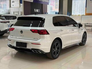 2023 Volkswagen Golf VIII, белый, 1890000 рублей, вид 4