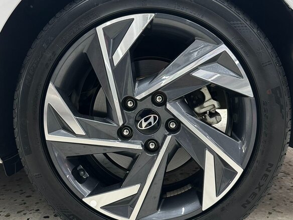 2023 Hyundai Elantra VII (CN7) Рестайлинг, белый, 1550000 рублей - вид 19