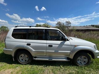 2000 Toyota Land Cruiser Prado 90 Series Рестайлинг, белый, 1600000 рублей, вид 3