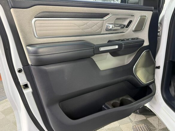 2022 Ram 1500 Crew Cab V, белый - вид 13