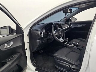 2023 Kia K3 II Рестайлинг, белый, 1355000 рублей, вид 5