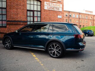 2019 Volkswagen Passat Alltrack B8 Рестайлинг, синий, 3500000 рублей, вид 3