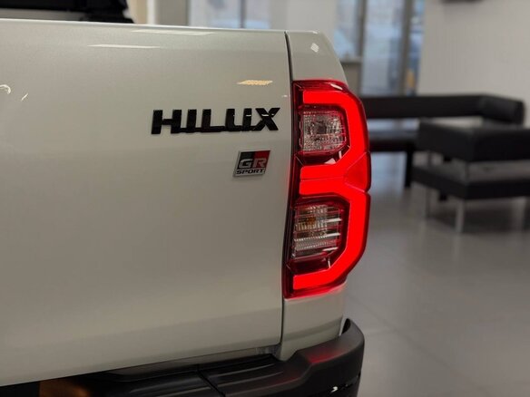 2025 Toyota Hilux VIII Рестайлинг 2, белый, 7290000 рублей - вид 21