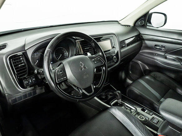 2017 Mitsubishi Outlander III Рестайлинг 2, серебристый, 1639700 рублей - вид 10