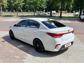 2019 Kia Rio IV, белый, 850000 рублей, вид 4
