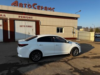 2020 Kia Rio IV Рестайлинг, белый, 1150000 рублей, вид 2