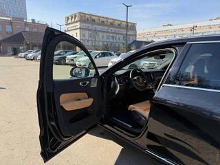 2023 Volvo XC60 II Рестайлинг, чёрный, 5640000 рублей, вид 4