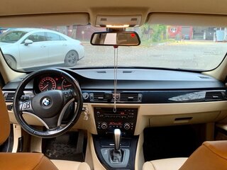 2009 BMW 3 серии 320i V (E90/E91/E92/E93) Рестайлинг, чёрный, 650000 рублей, вид 3