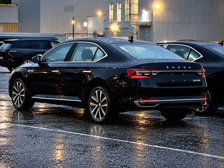 2025 Skoda Superb III Рестайлинг, чёрный, 4000000 рублей, вид 4