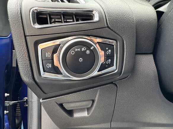 2015 Ford Focus III Рестайлинг, синий, 1520000 рублей - вид 22