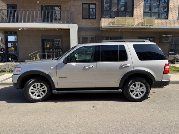 2007 Ford Explorer IV, серебристый, 1350000 рублей - вид 2