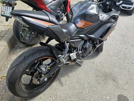 2025 Kawasaki Ninja 650, чёрный, 900000 рублей, вид 2