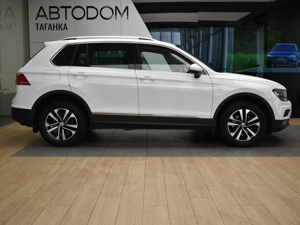 2019 Volkswagen Tiguan II, белый - вид 4
