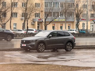 2020 Volkswagen Touareg III, серый, 5000000 рублей, вид 1