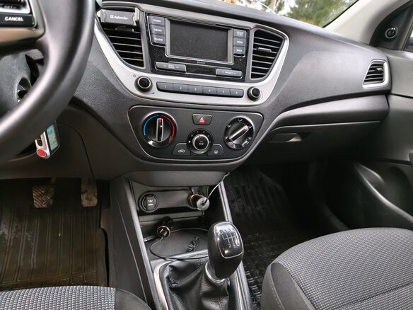 2018 Hyundai Solaris II, белый, 810000 рублей - вид 11
