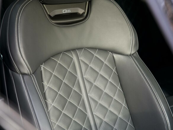 2024 Audi Q6 50 TFSI, серый, 7210000 рублей - вид 12