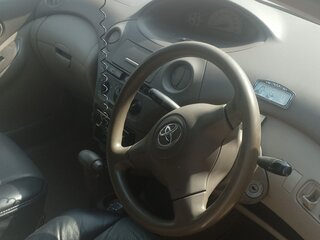 2003 Toyota Platz, белый, 300000 рублей, вид 5