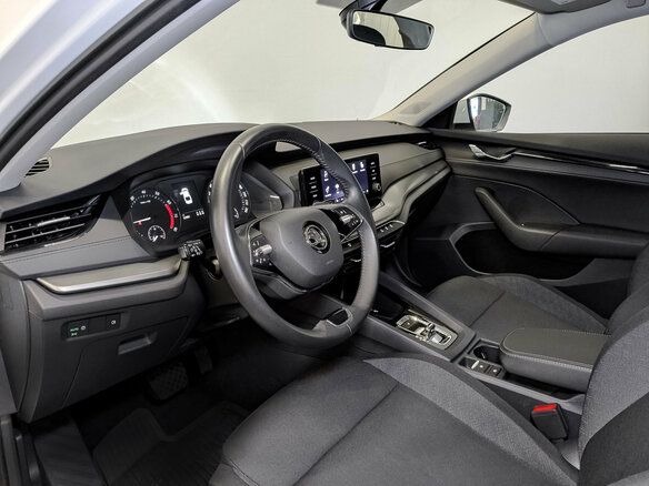 2021 Skoda Octavia IV (A8), белый, 2090000 рублей - вид 15