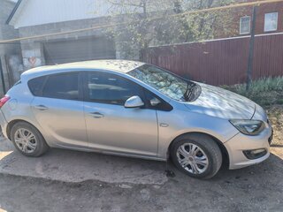 2014 Opel Astra J Рестайлинг, серебристый, 720000 рублей, вид 2
