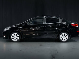 2015 Kia Rio III Рестайлинг, чёрный, 900000 рублей, вид 4
