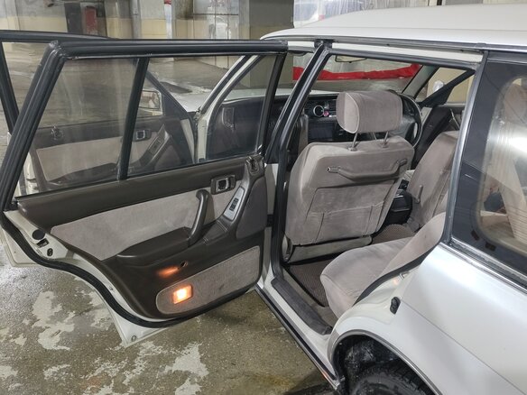 1990 Toyota Crown VIII (S130), серый, 550000 рублей - вид 23