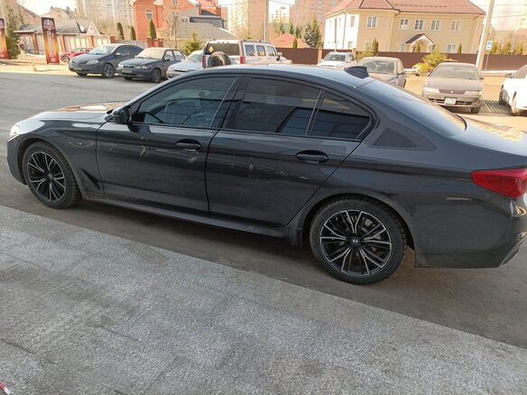 2020 BMW 5 серии 520d VII (G30/G31/G38) Рестайлинг, серый, 4700000 рублей - вид 2