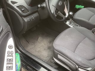 2013 Hyundai Solaris I, чёрный, 850000 рублей, вид 5
