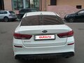 2019 Kia Optima IV Рестайлинг, белый, 1670000 рублей - вид 2