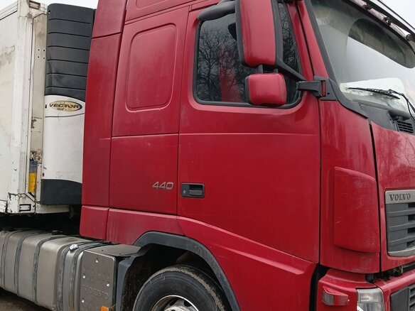 2013 Volvo FH, красный, 3500000 рублей