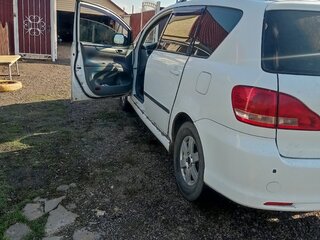 2003 Toyota Avensis Verso I Рестайлинг, белый, 550000 рублей, вид 3