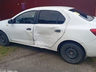 2017 Renault Logan II, белый, 200000 рублей, вид 4