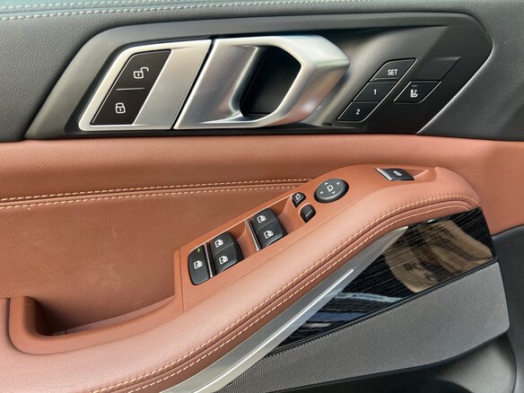 2023 BMW X5 45e IV (G05/G18), чёрный, 11790000 рублей - вид 13