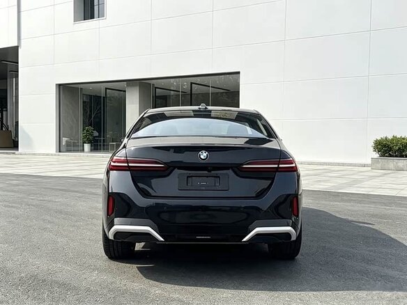 2025 BMW 5 серии 530Li xDrive VIII (G60/G61/G68), чёрный - вид 5