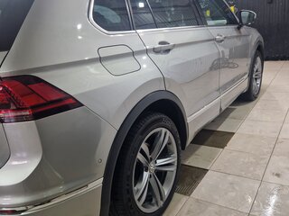2018 Volkswagen Tiguan II, серебристый, 2300000 рублей, вид 4