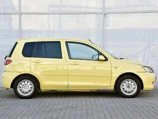 2002 Mazda Demio II (DY), жёлтый, 115000 рублей, вид 4