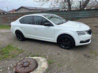 2017 Skoda Octavia III (A7) Рестайлинг, белый, 1500000 рублей, вид 1