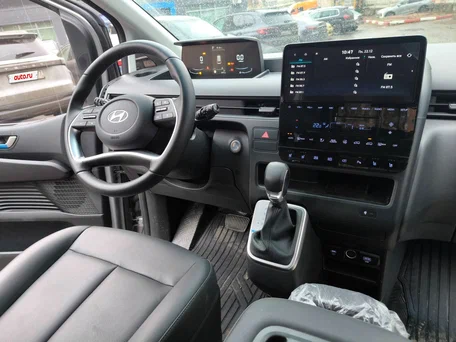 2024 Hyundai Staria I, серый, 5650000 рублей, вид 2