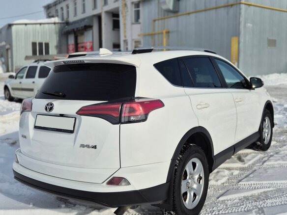2018 Toyota RAV4 IV (XA40) Рестайлинг, белый, 2360000 рублей - вид 9