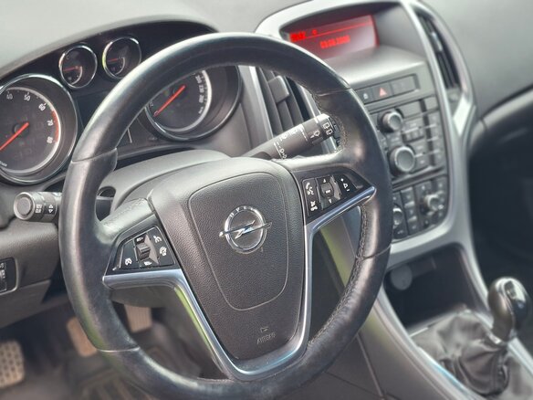 2013 Opel Astra J Рестайлинг, серый, 560000 рублей - вид 9