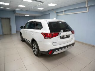 2019 Mitsubishi Outlander III Рестайлинг 3, белый, 1999000 рублей, вид 5