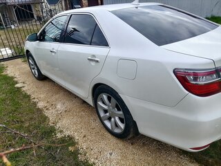 2017 Toyota Camry VII (XV50) Рестайлинг 2, белый, 2000000 рублей, вид 4