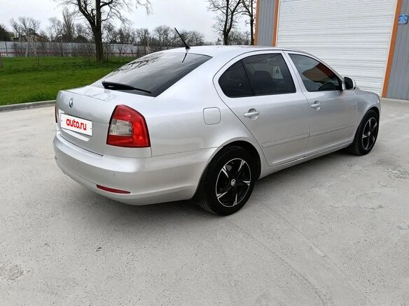 2013 Skoda Octavia II (A5) Рестайлинг, серебристый, 800000 рублей - вид 4