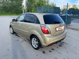 2010 Kia Rio II Рестайлинг, бежевый, 420000 рублей, вид 4