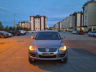 2008 Volkswagen Touareg I Рестайлинг, серый, 700000 рублей, вид 3