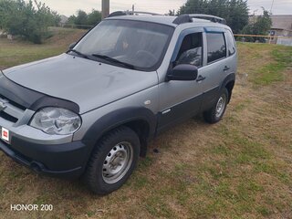 2014 Chevrolet Niva I Рестайлинг, серебристый, 725000 рублей, вид 2