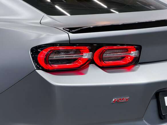 2021 Chevrolet Camaro LT1 VI Рестайлинг, серый, 7400000 рублей - вид 19