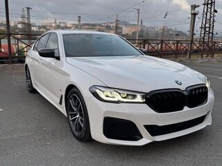 2022 BMW 5 серии 523i VII (G30/G31/G38) Рестайлинг, белый, 4850000 рублей, вид 4