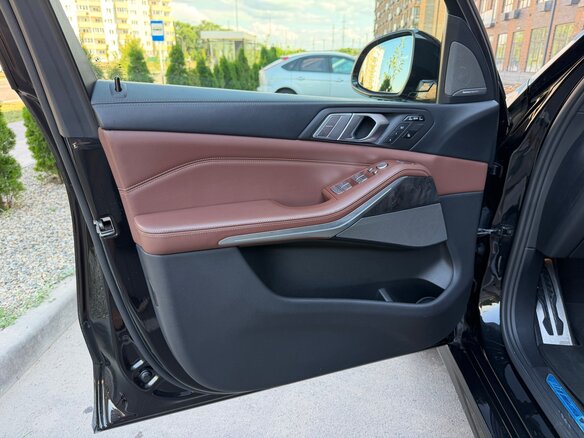 2021 BMW X7 30d I (G07), чёрный, 7800000 рублей - вид 9
