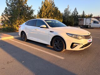 2019 Kia Optima IV Рестайлинг, белый, 1735000 рублей, вид 2